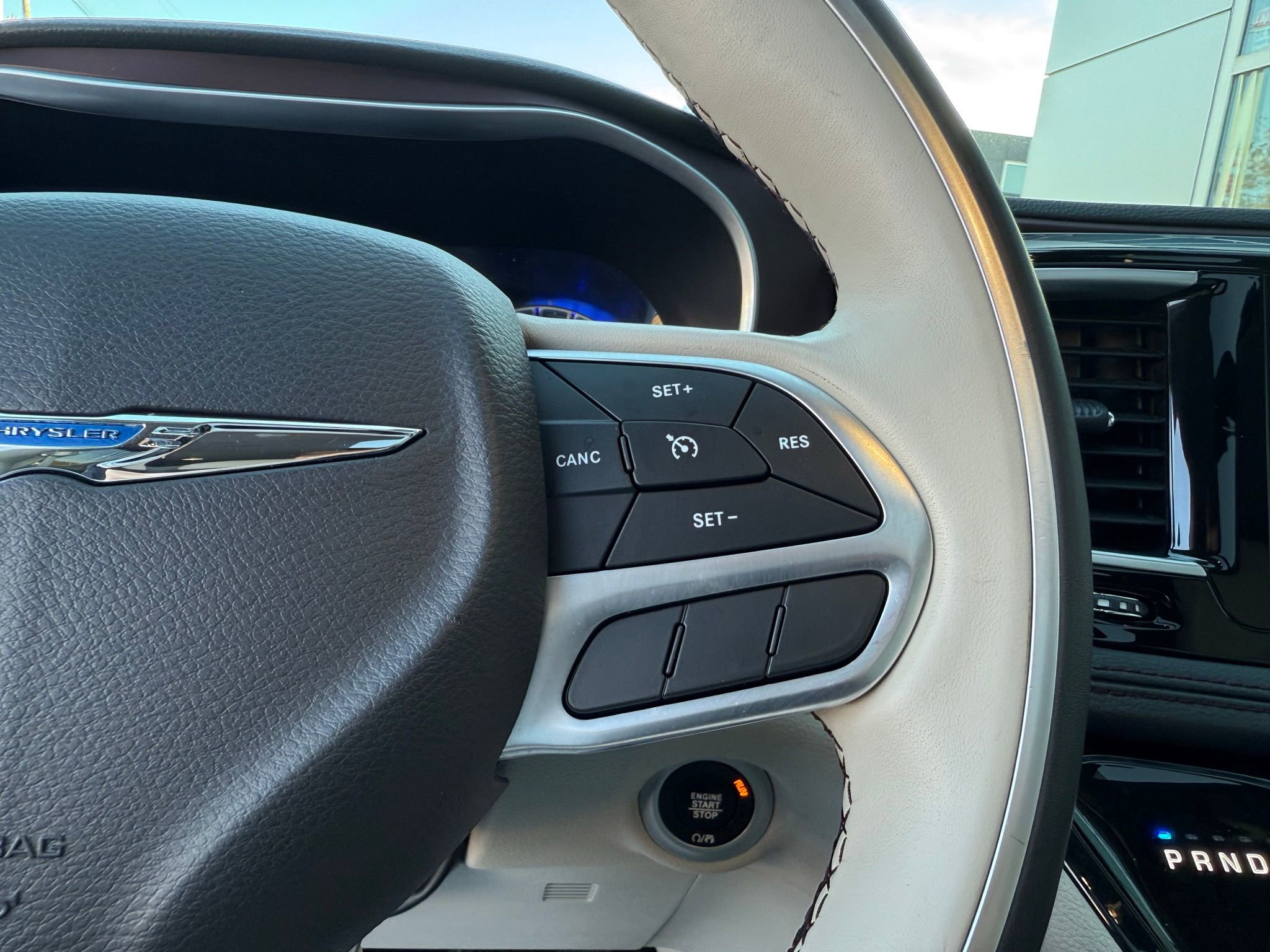 Used 2020 Chrysler Pacifica Limited image 44