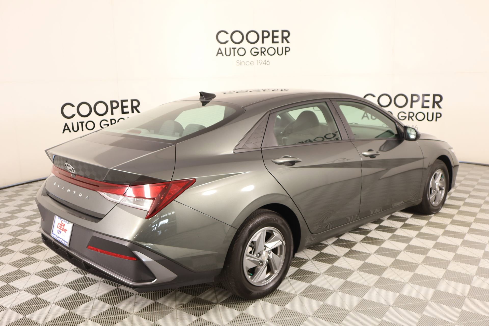Used 2024 Hyundai Elantra SE FWD image 19