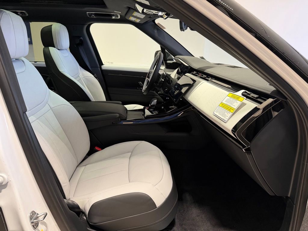 New 2025 Land Rover Range Rover Sport Dynamic SE AWD/4WD image 17