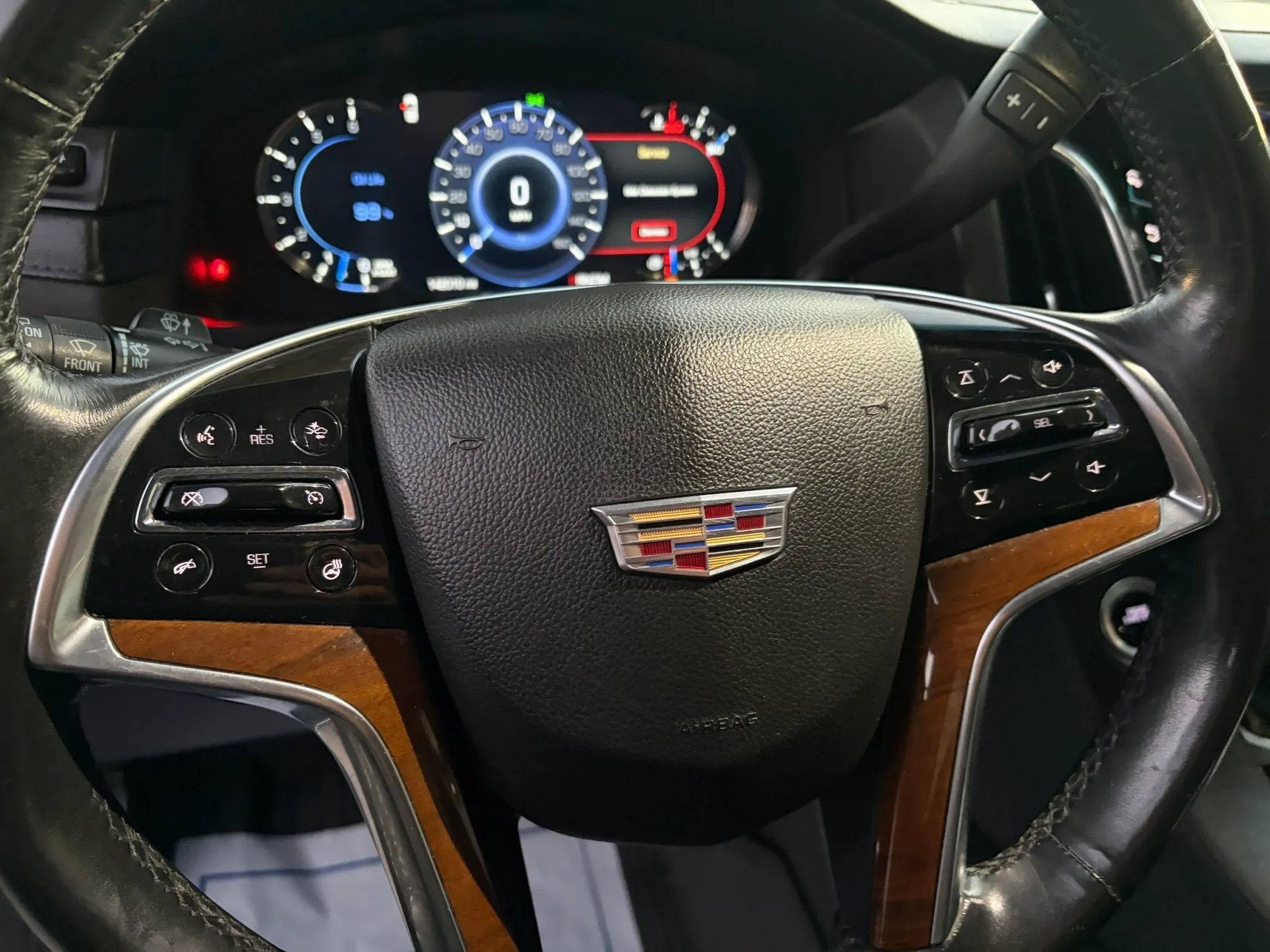 Used 2016 Cadillac Escalade Luxury AWD/4WD image 34