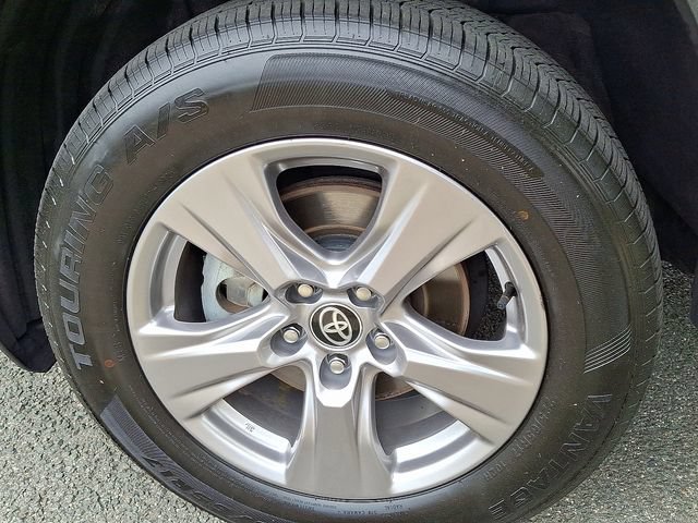 Used 2024 Toyota RAV4 XLE AWD/4WD image 8