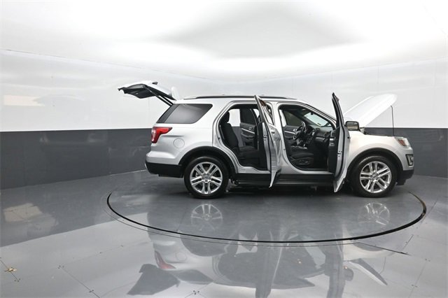 Certified 2017 Ford Explorer XLT w/ Equipment Group 201A image 38