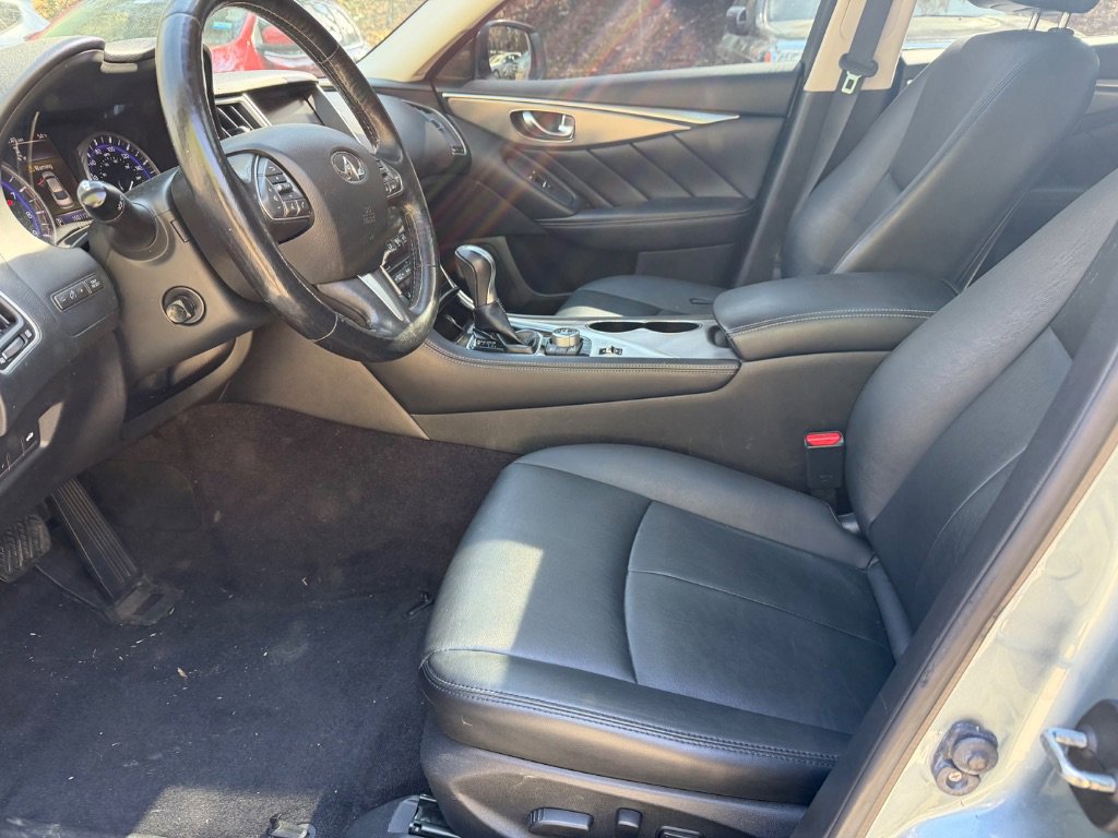 Used 2016 INFINITI Q50 3.0t Premium w/ Driver Assistance Package image 8