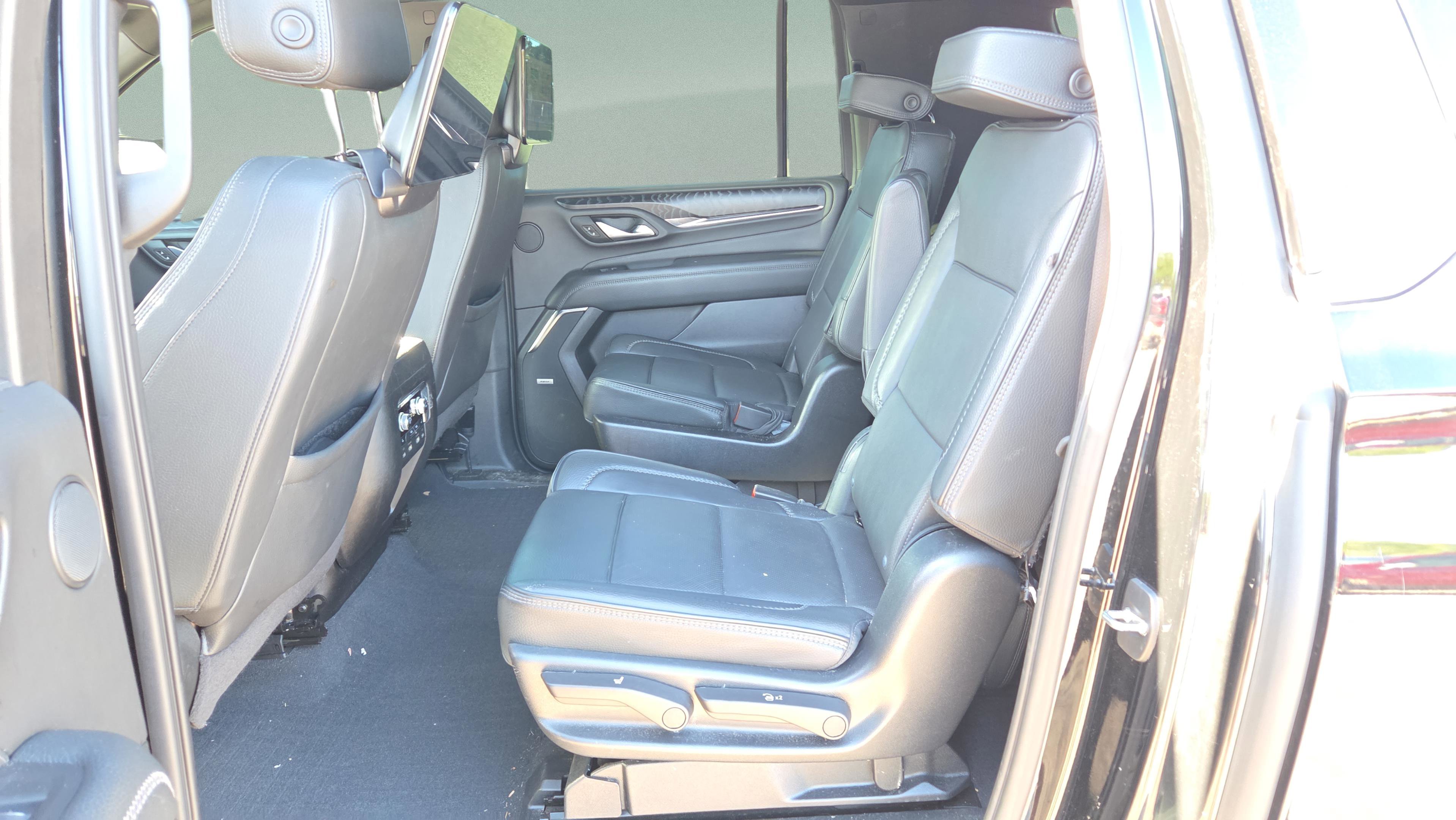 Used 2023 GMC Yukon XL Denali w/ Denali Reserve Package image 10