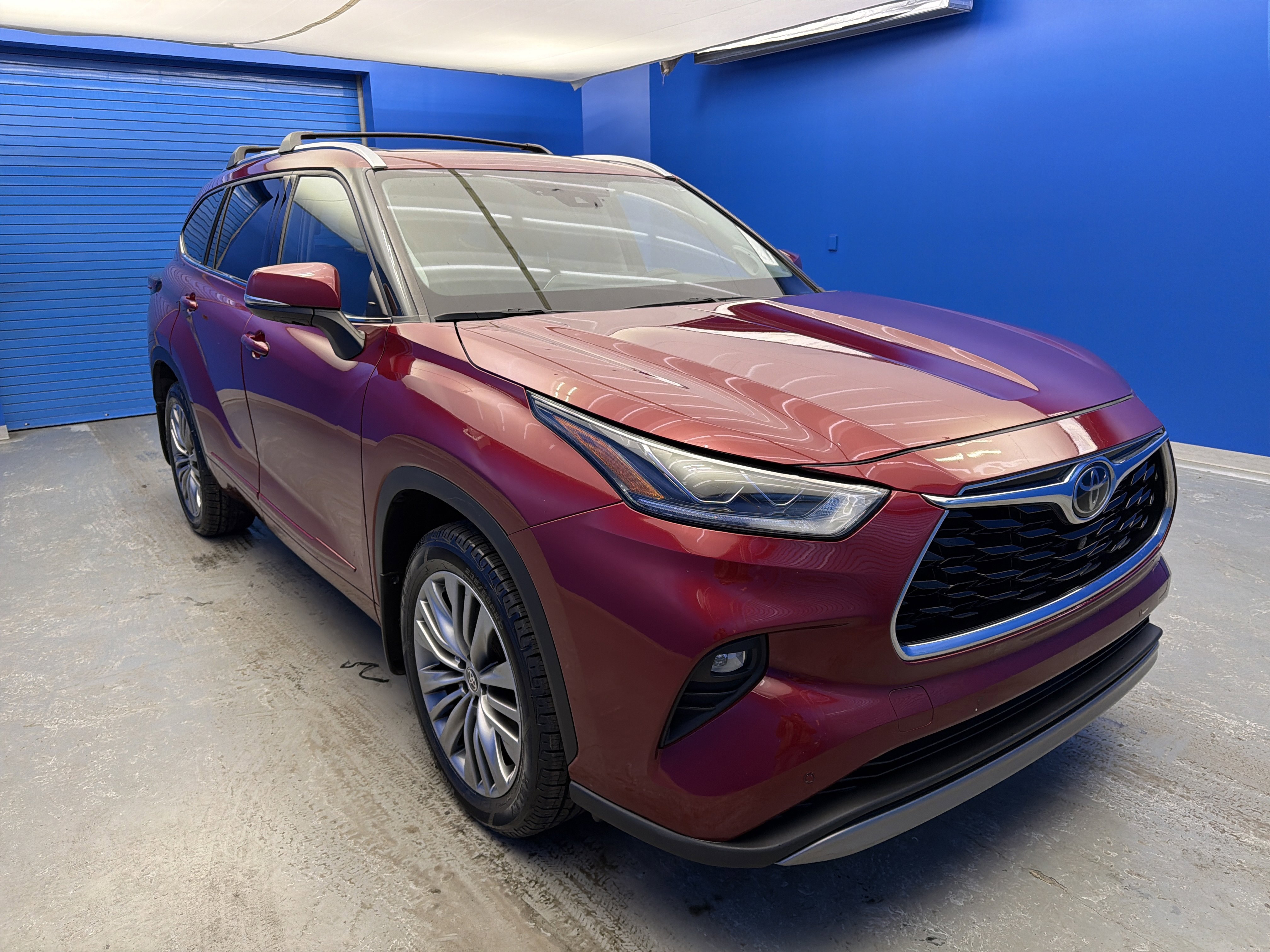 Used 2022 Toyota Highlander Platinum image 2
