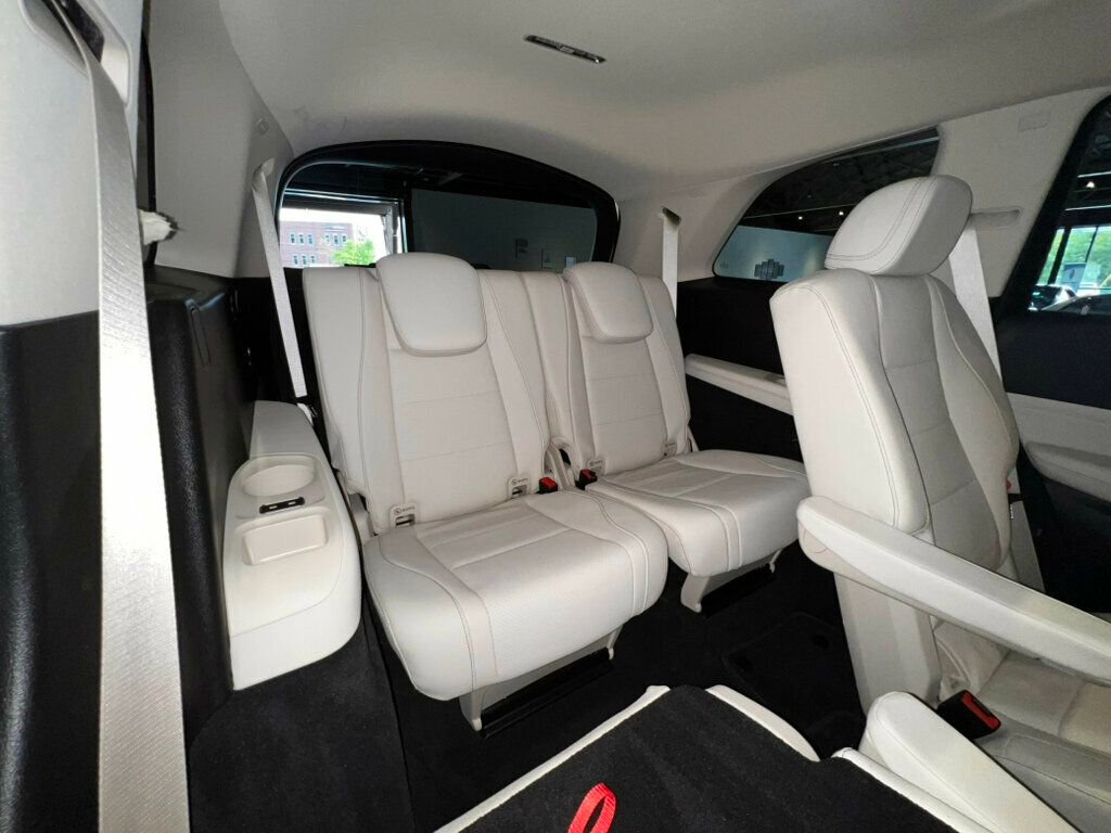 Used 2024 Mercedes-Benz GLS 450 4MATIC image 32