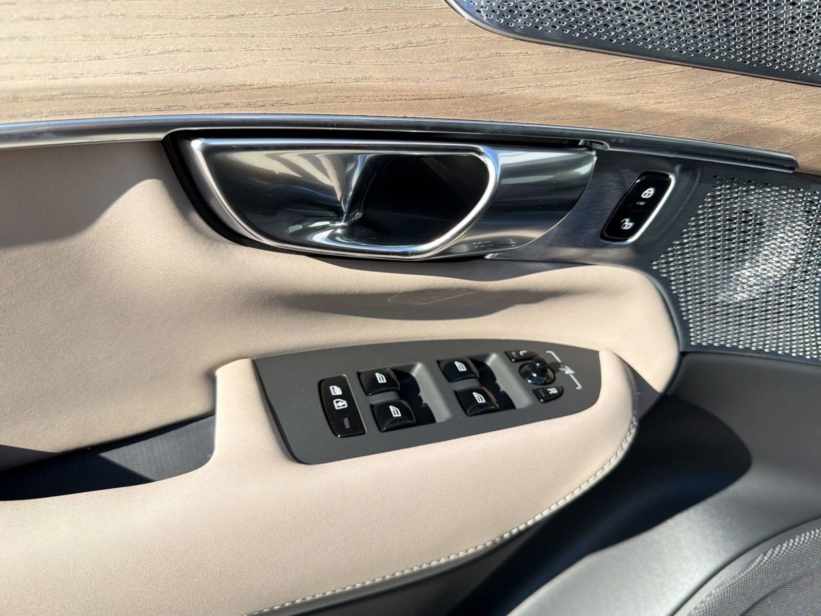 New 2026 Volvo XC90 T8 Ultra w/ Lounge Package image 13