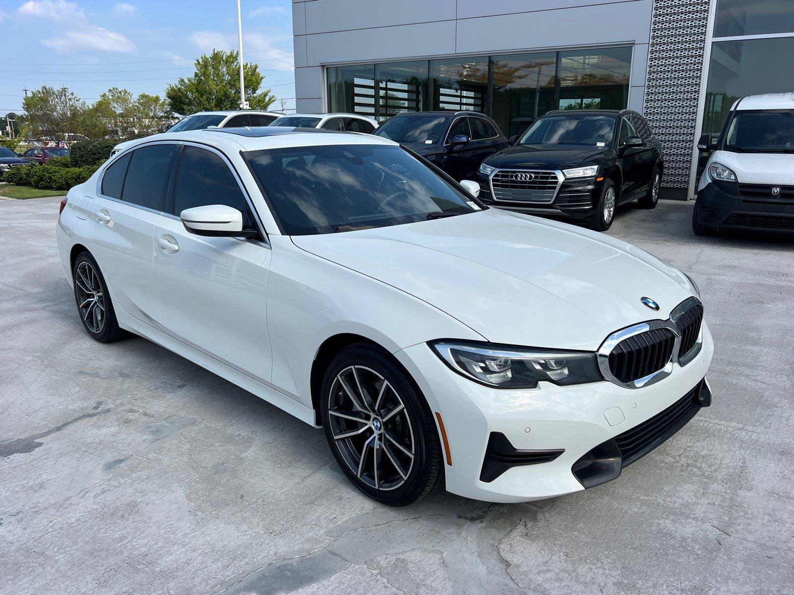Used 2020 BMW 330i Sedan w/ Driving Assistance Package RWD image 3