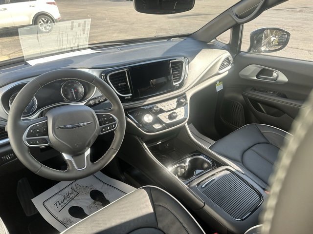 New 2026 Chrysler Pacifica Limited image 26