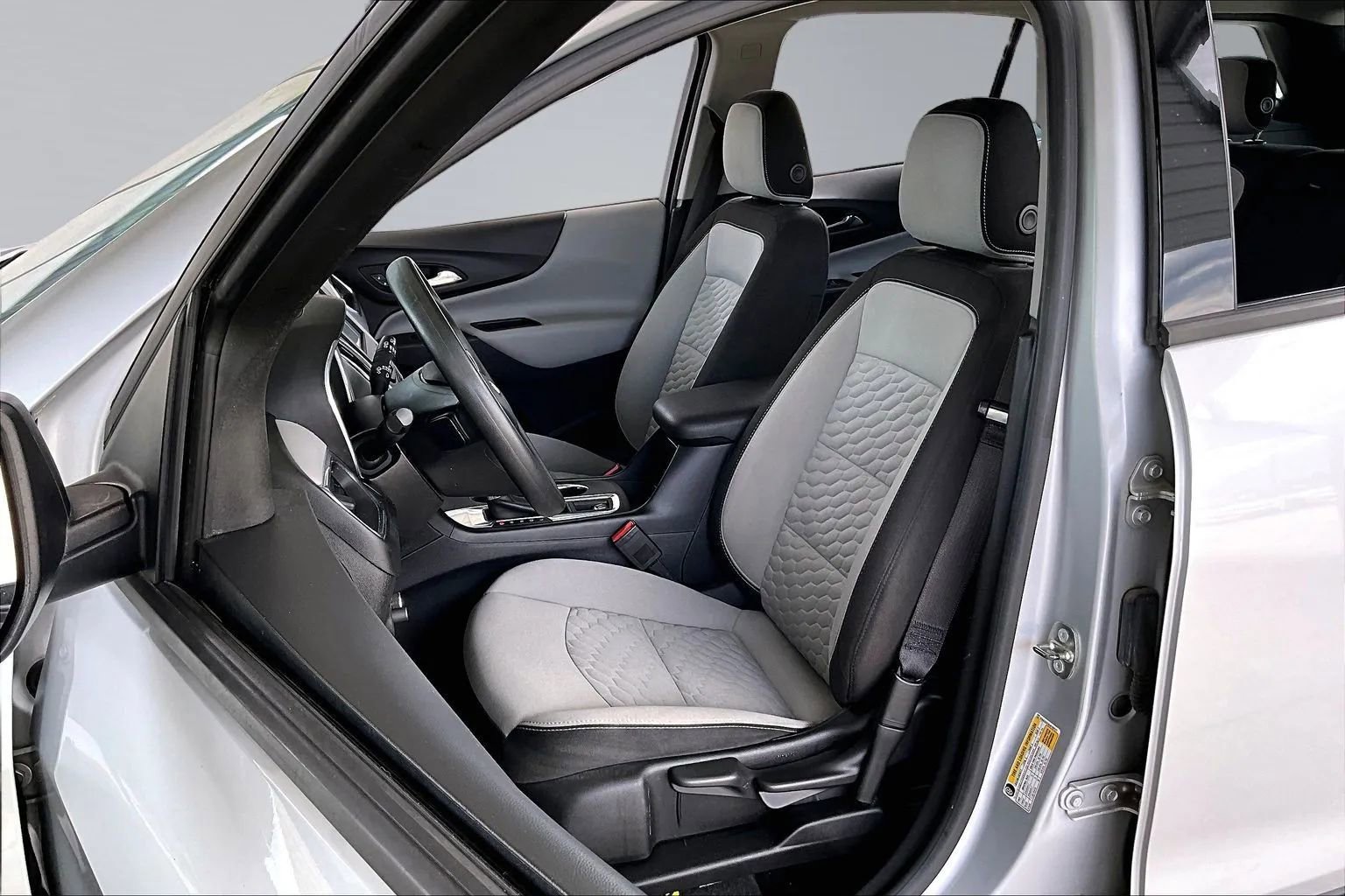 Used 2018 Chevrolet Equinox LS FWD image 18