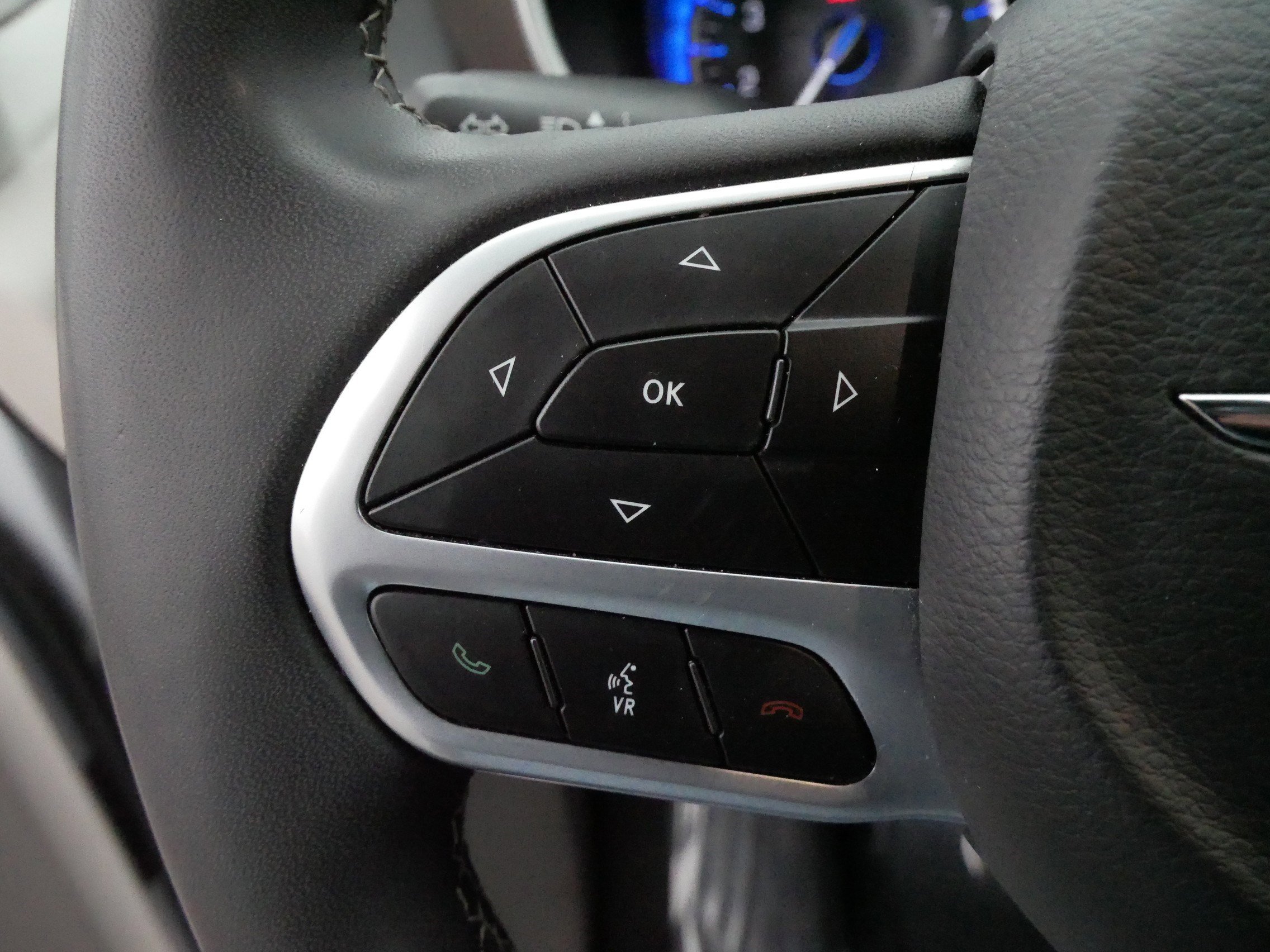 Used 2023 Chrysler Voyager LX image 26