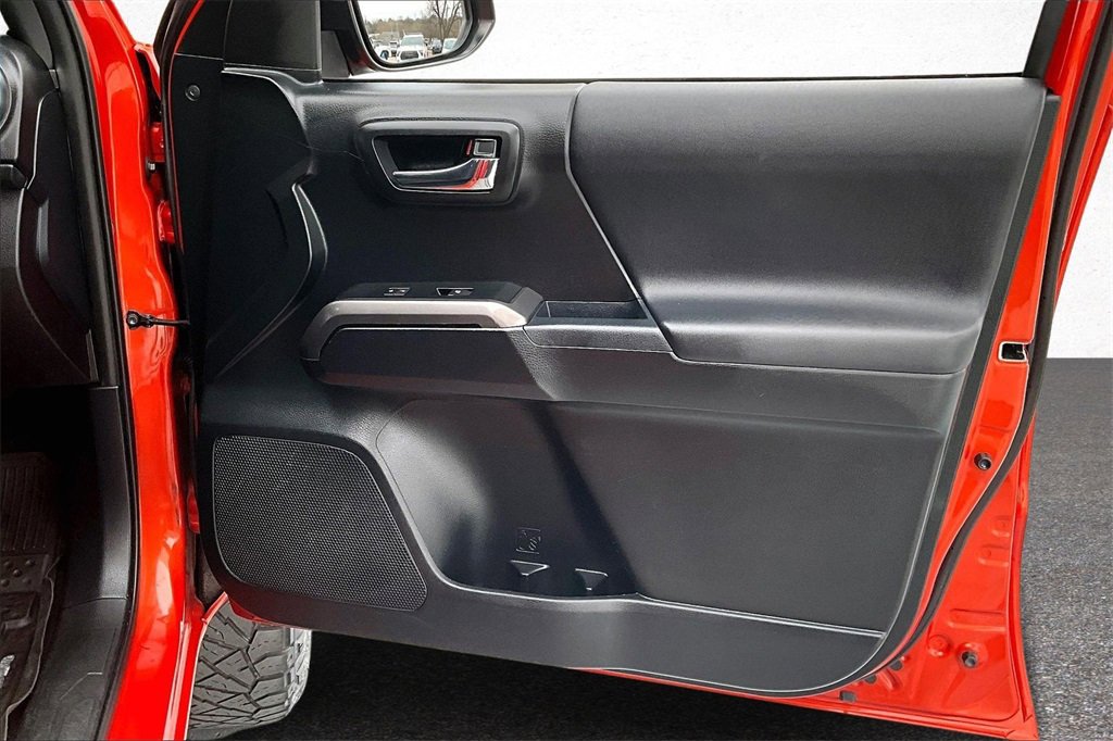 Used 2017 Toyota Tacoma TRD Off-Road image 27