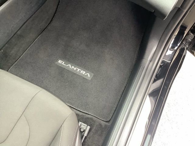 Used 2025 Hyundai Elantra SEL image 21