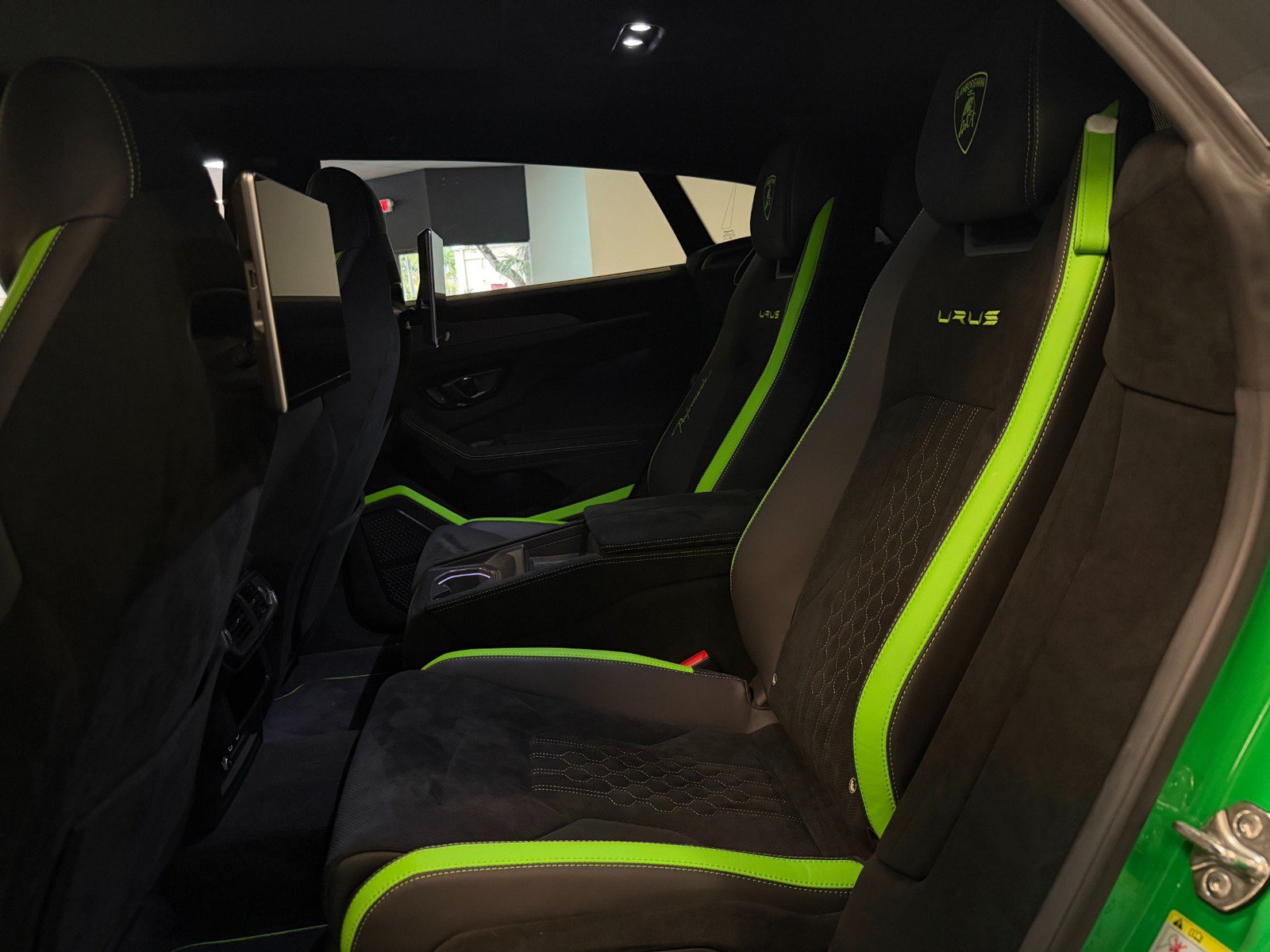 Used 2023 Lamborghini Urus Performante AWD/4WD image 10