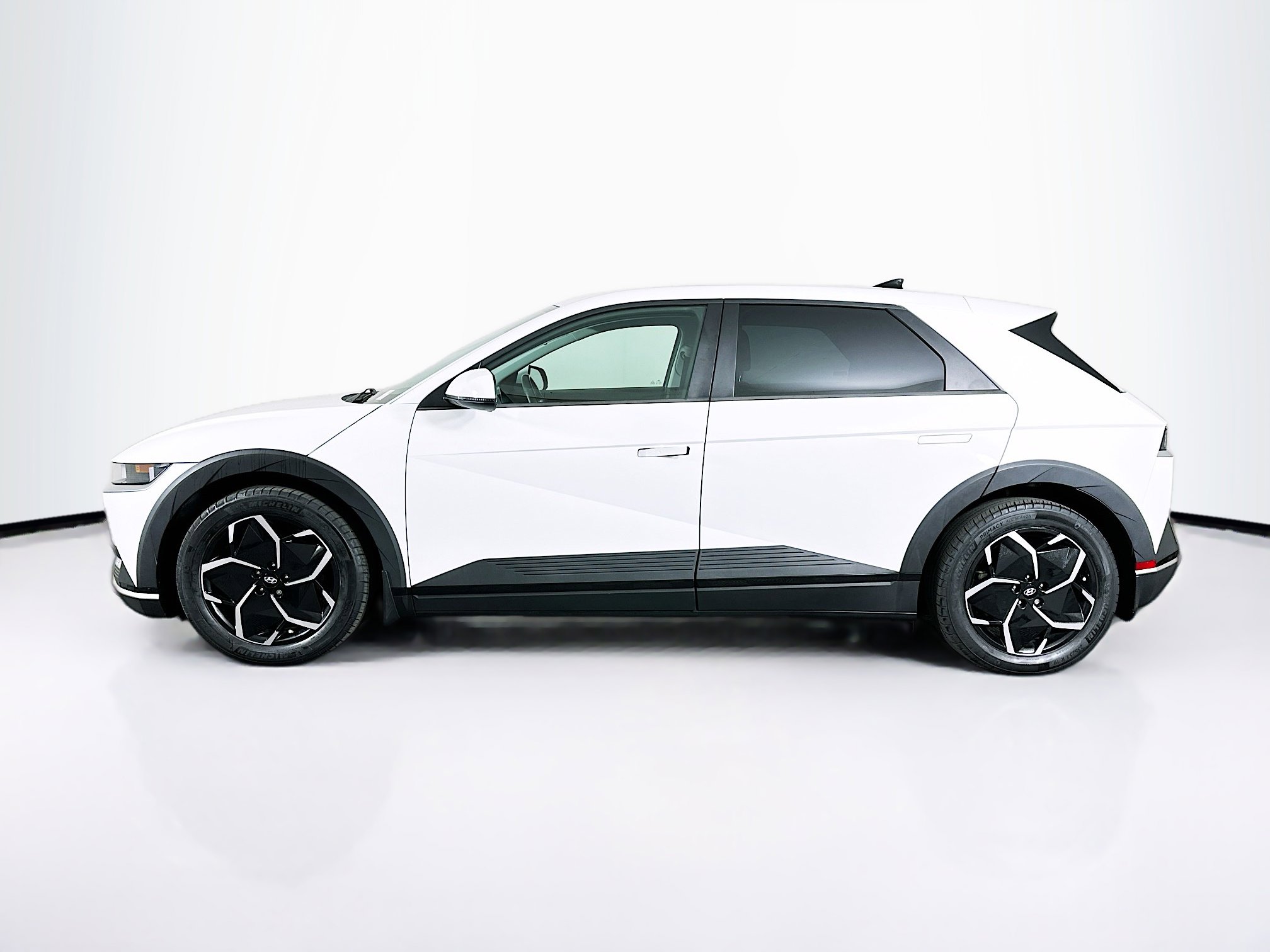 Used 2024 Hyundai Ioniq 5 SE RWD image 4
