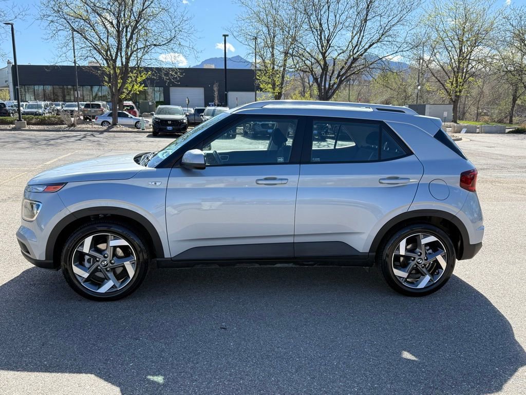 Used 2021 Hyundai Venue SEL FWD image 7
