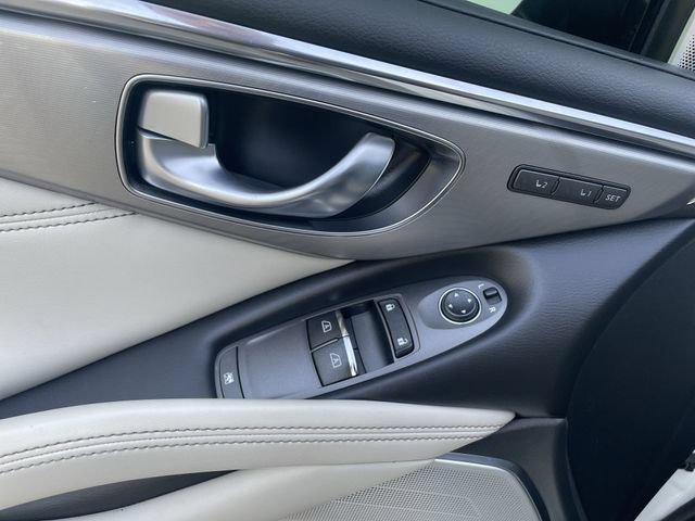 Used 2019 INFINITI Q60 3.0t Luxe w/ Essential Package AWD/4WD image 15