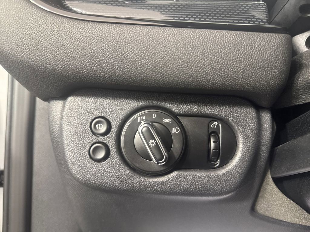 Used 2019 MINI Cooper Clubman S w/ Premium Package image 17