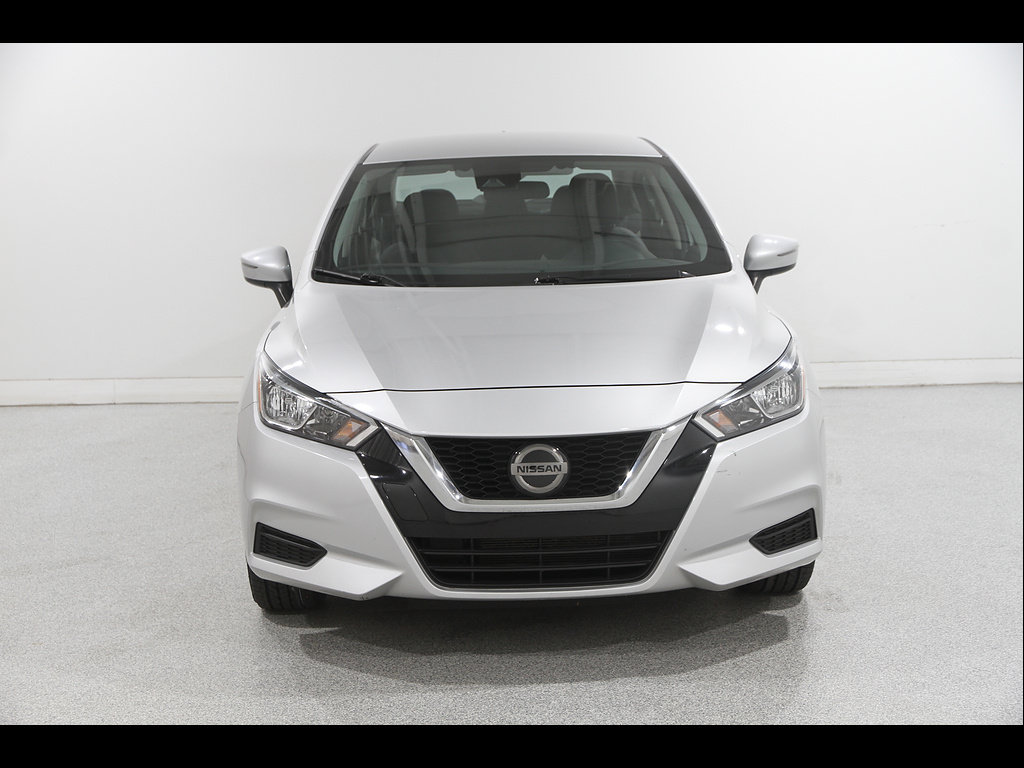 Used 2021 Nissan Versa SV FWD image 2