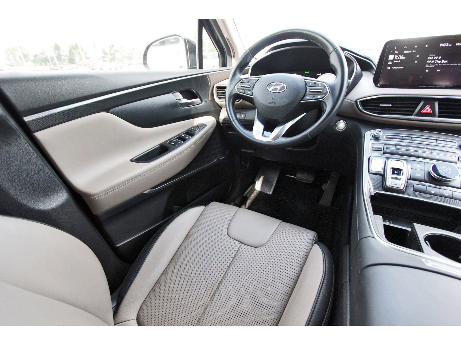 Used 2023 Hyundai Santa Fe SEL w/ Premium Package image 11