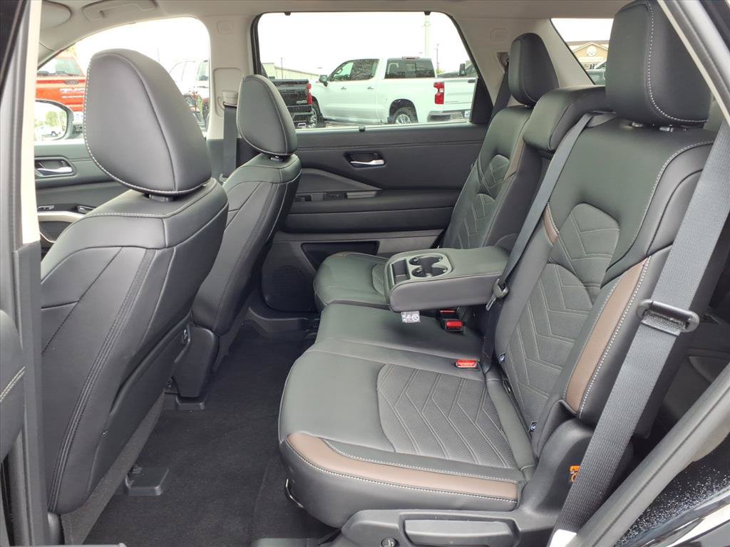 Used 2025 Nissan Pathfinder Platinum w/ Cargo Package AWD/4WD image 28