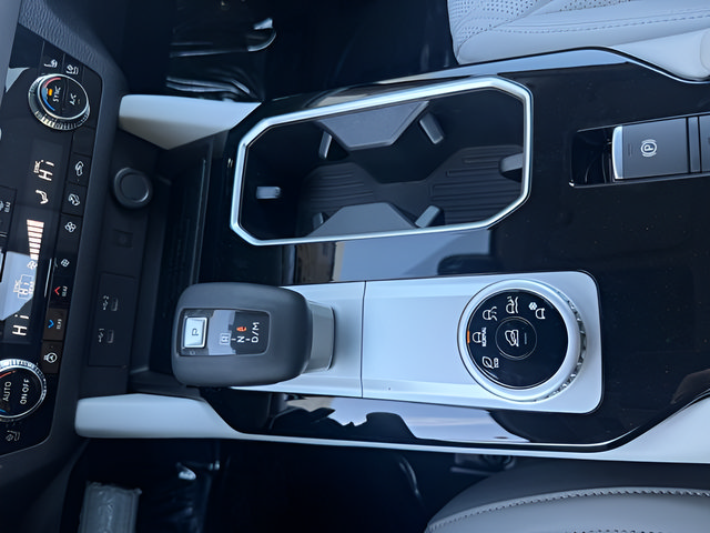 New 2026 Mitsubishi Outlander SEL FWD image 20