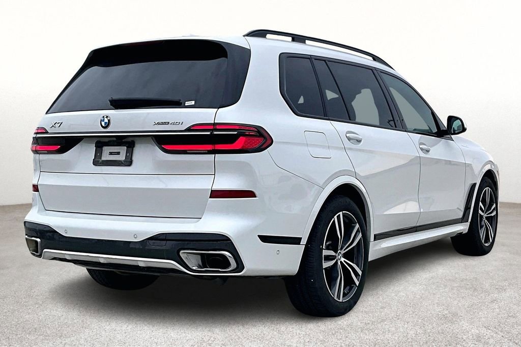 Used 2025 BMW X7 xDrive40i w/ M Sport Package image 2