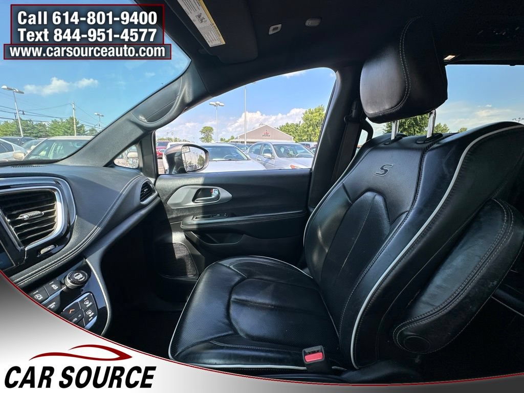 Used 2019 Chrysler Pacifica Limited w/ Advanced Safetytec Group FWD image 19