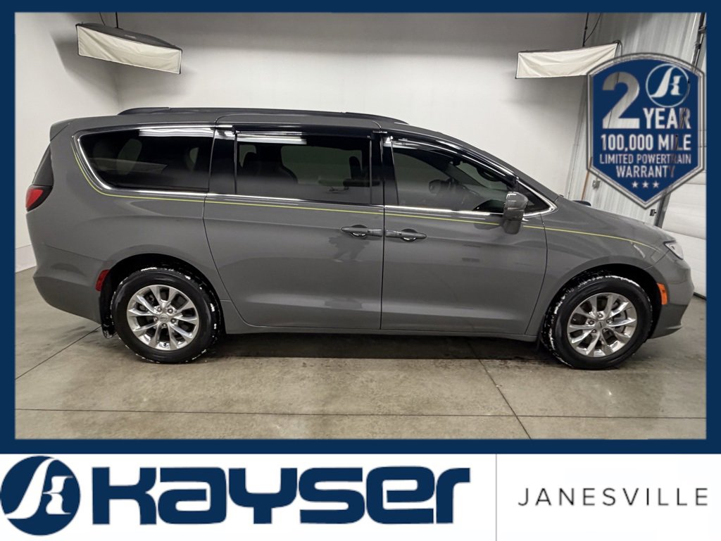Used 2022 Chrysler Pacifica Touring-L w/ Uconnect Theater Family Group image 19