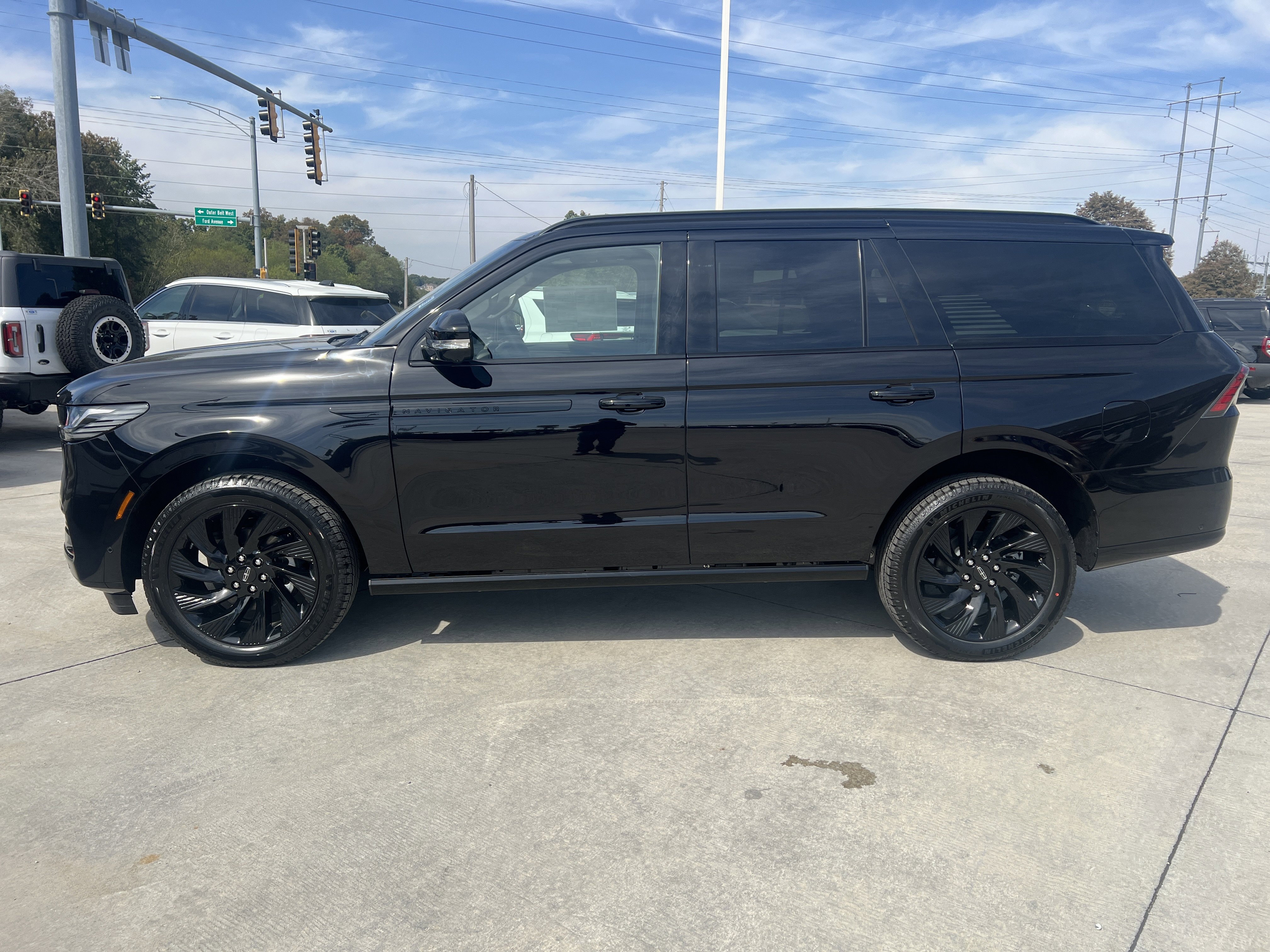 New 2025 Lincoln Navigator Reserve image 5