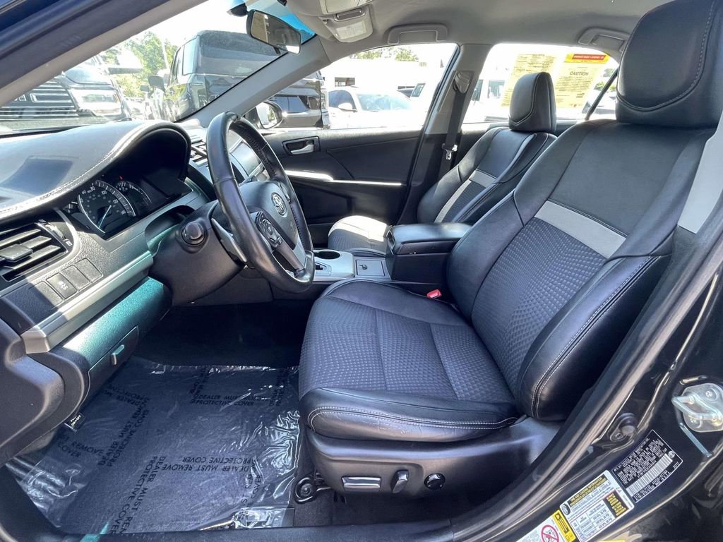 Used 2014 Toyota Camry SE image 17