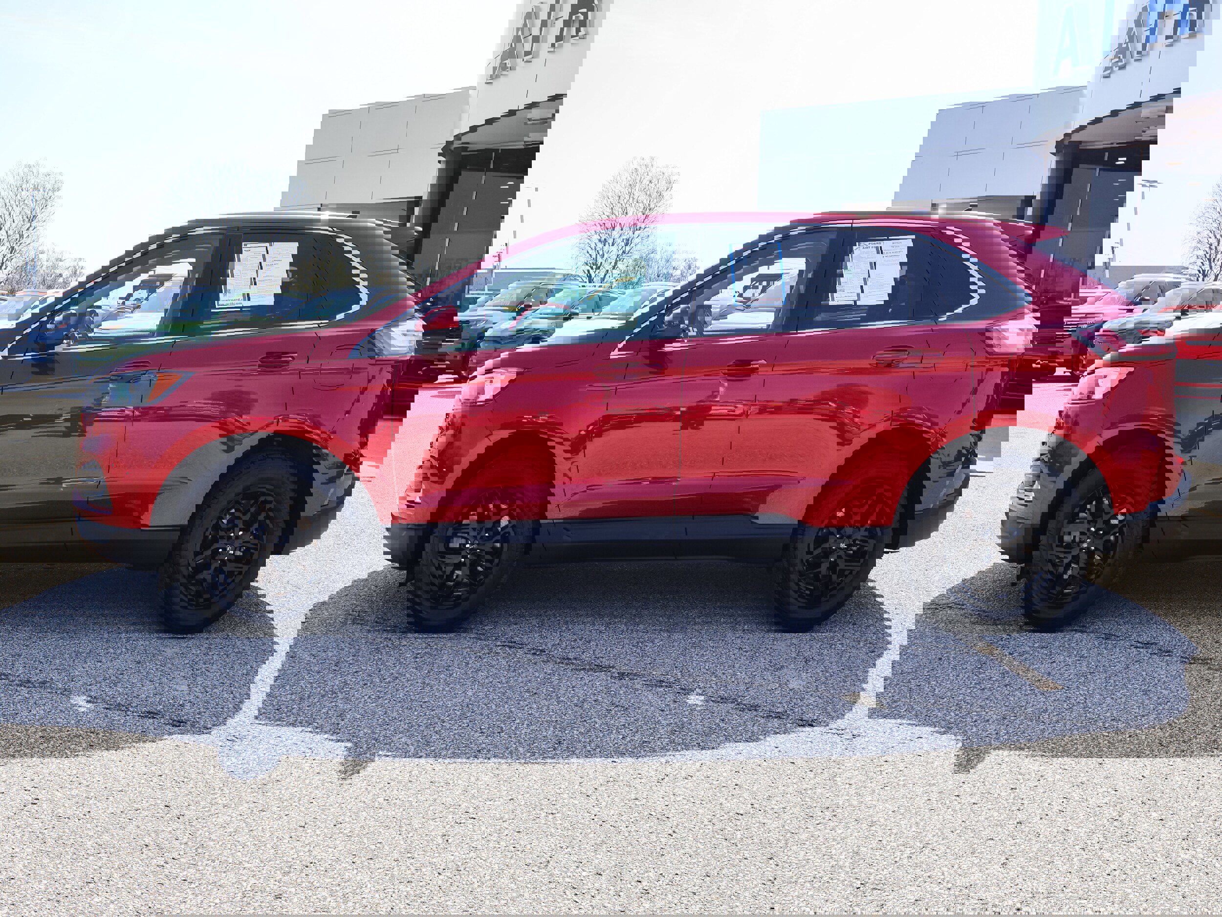 Used 2024 Ford Edge SEL w/ Convenience Package image 2