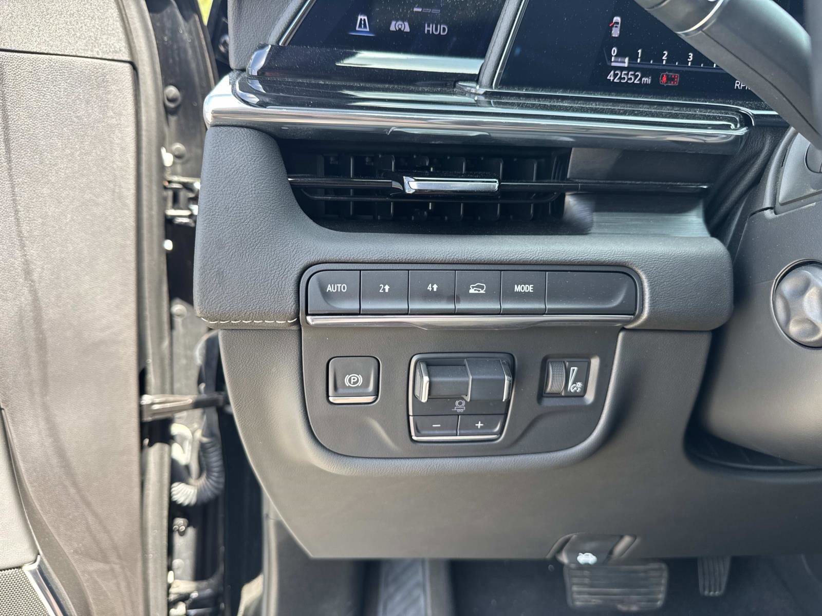 Used 2024 Cadillac Escalade Sport AWD/4WD image 30