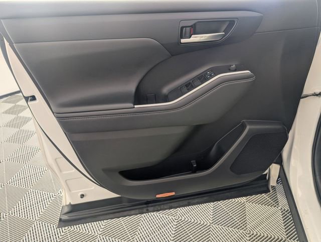 Used 2021 Toyota Highlander XLE image 10