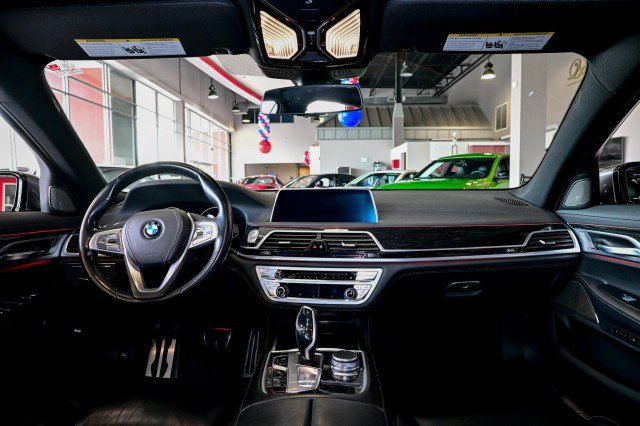 Used 2019 BMW 750i xDrive w/ M Sport Package AWD/4WD image 26