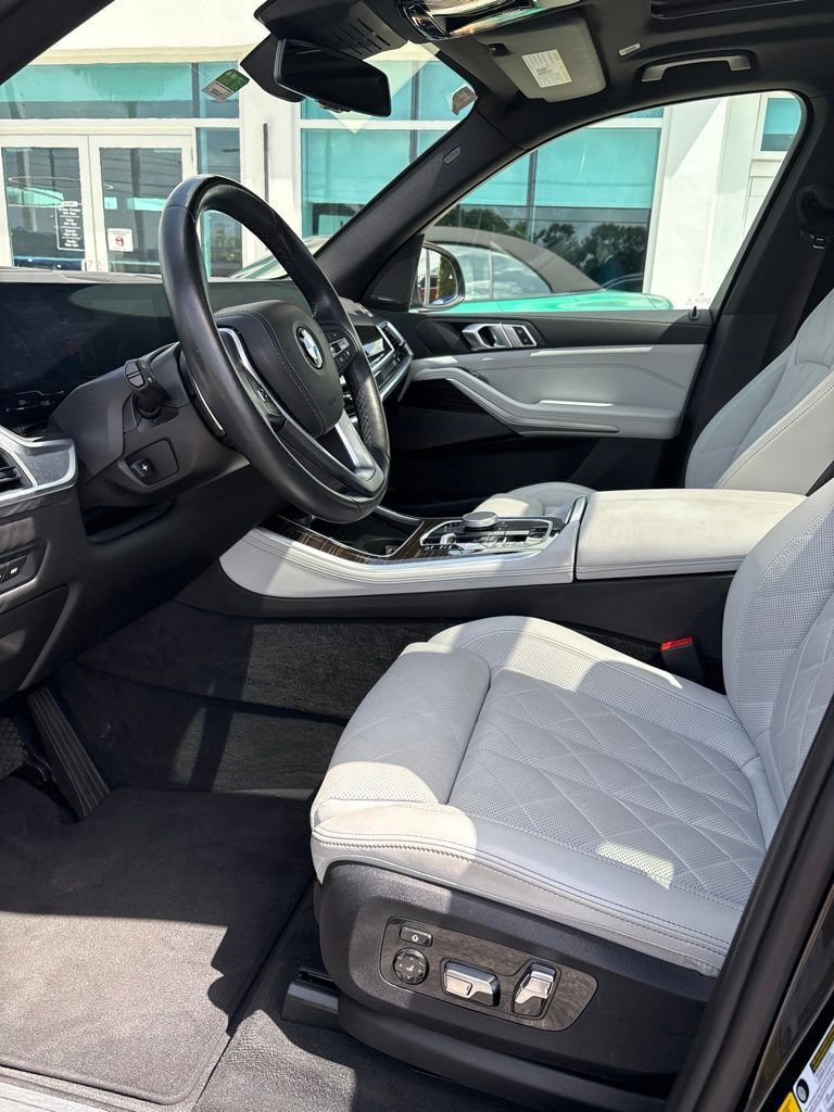 Used 2024 BMW X5 sDrive40i w/ Premium Package RWD image 3