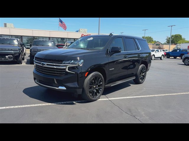 Certified 2022 Chevrolet Tahoe LT w/ Luxury Package AWD/4WD image 4