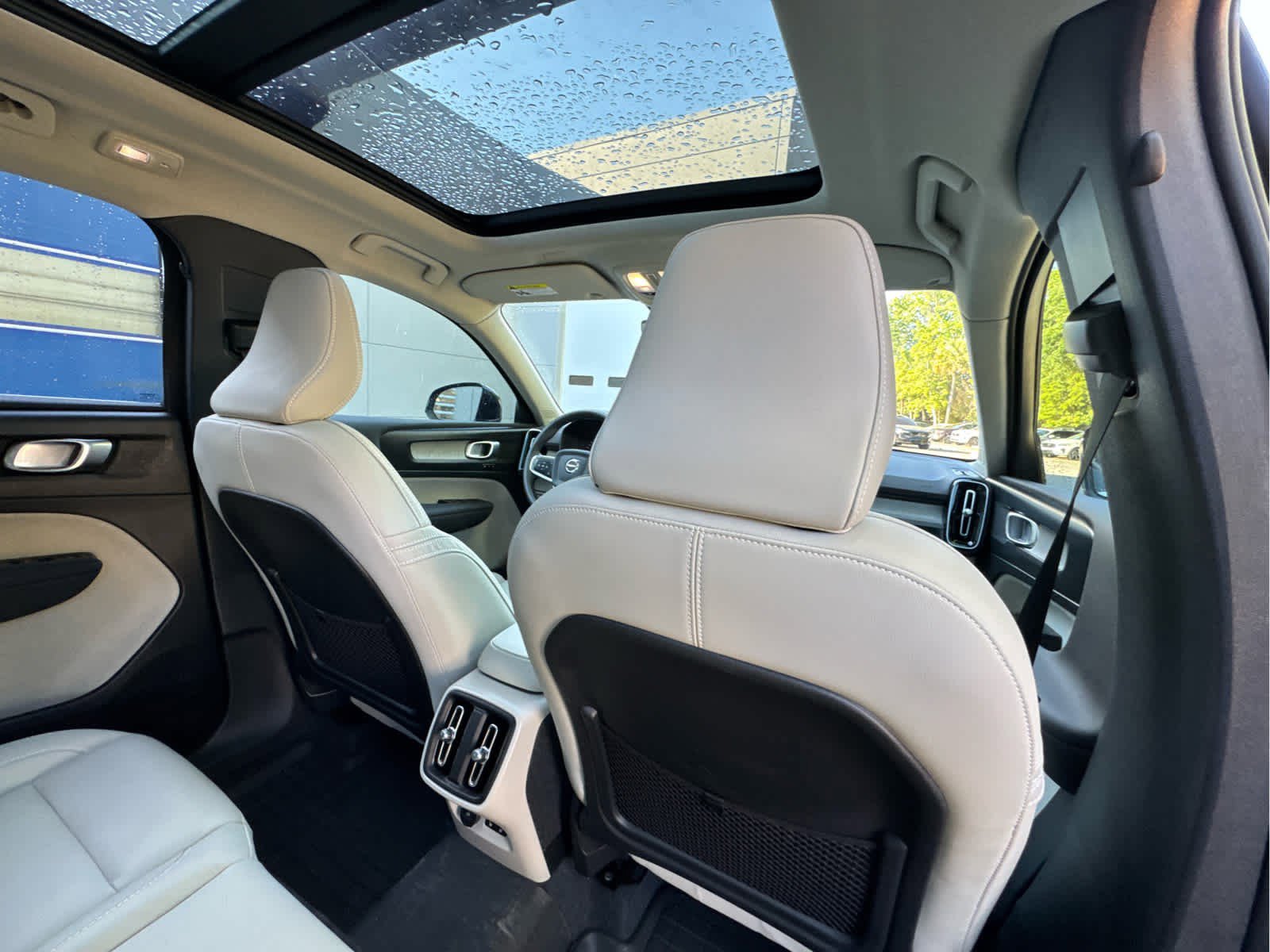 Used 2023 Volvo XC40 B5 Plus w/ Protection Package Premier image 23