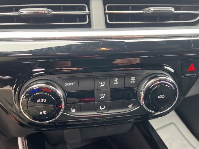 Used 2025 Chevrolet Trax RS w/ Sunroof Package image 21