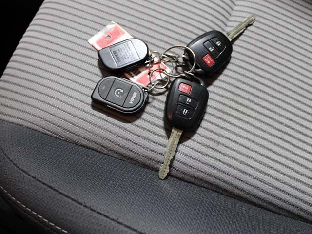 Used 2013 Toyota RAV4 XLE AWD/4WD image 18