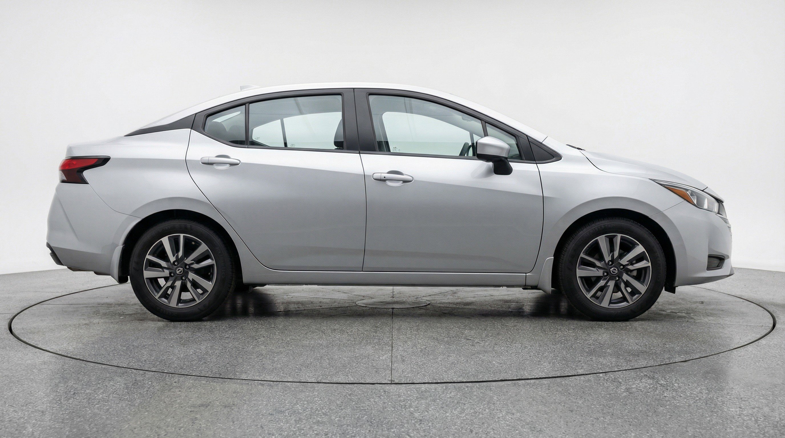 Used 2025 Nissan Versa SV image 11