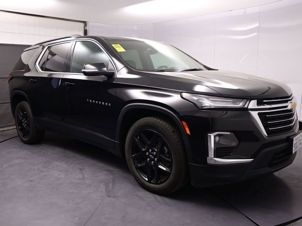 Used 2023 Chevrolet Traverse LT image 2