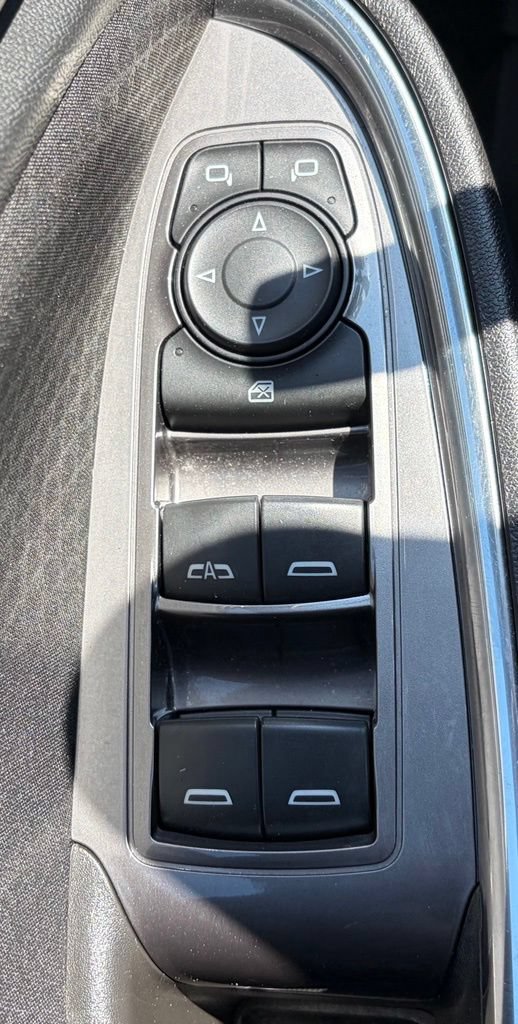 Used 2017 Chevrolet Malibu LT FWD image 17