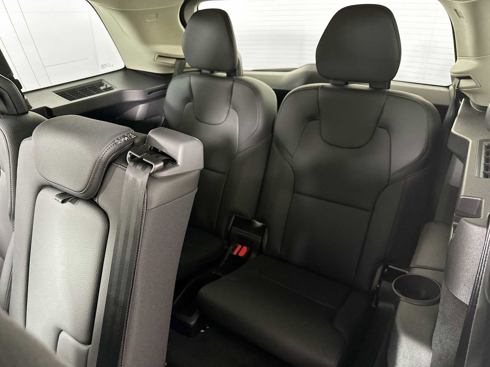 Used 2025 Volvo XC90 B6 Plus w/ Protection Package Premier image 23