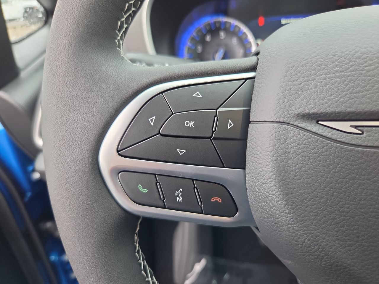 New 2027 Chrysler Pacifica Select w/ Family Tech Group FWD image 31