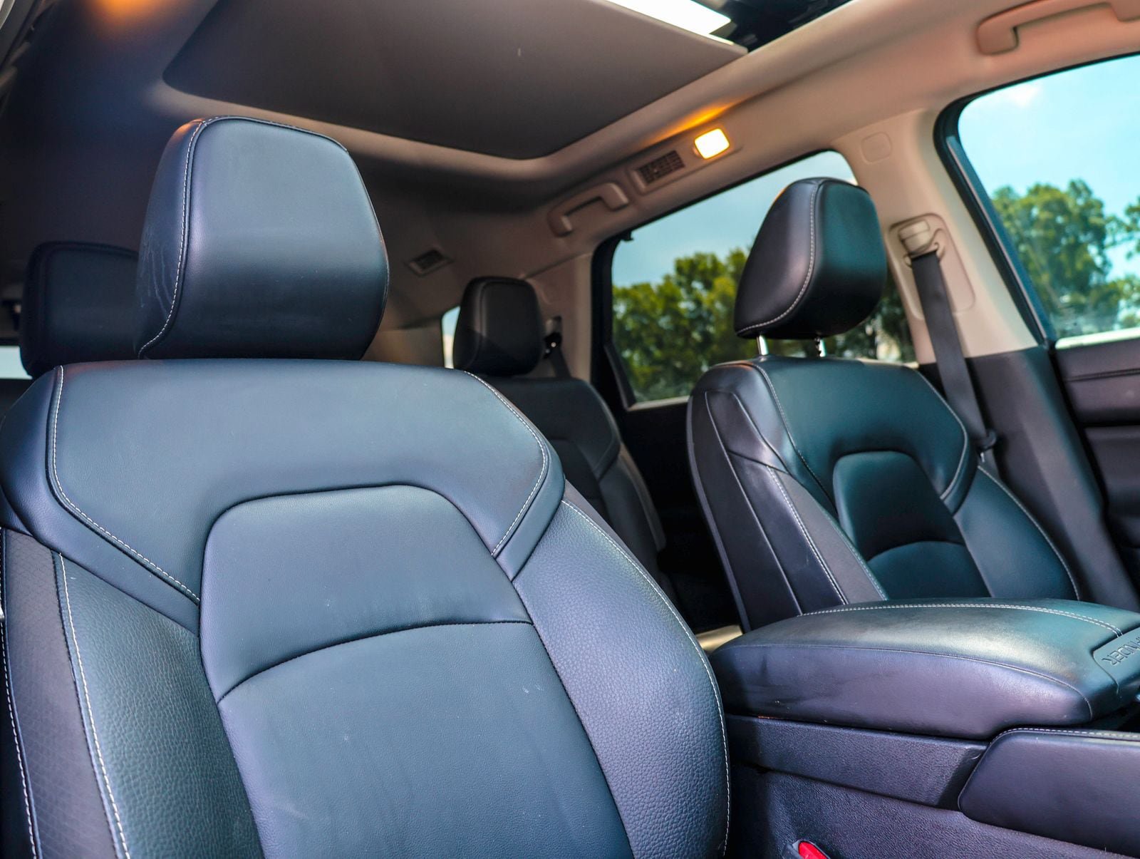 Used 2024 Nissan Pathfinder SL w/ SL Premium Package image 12