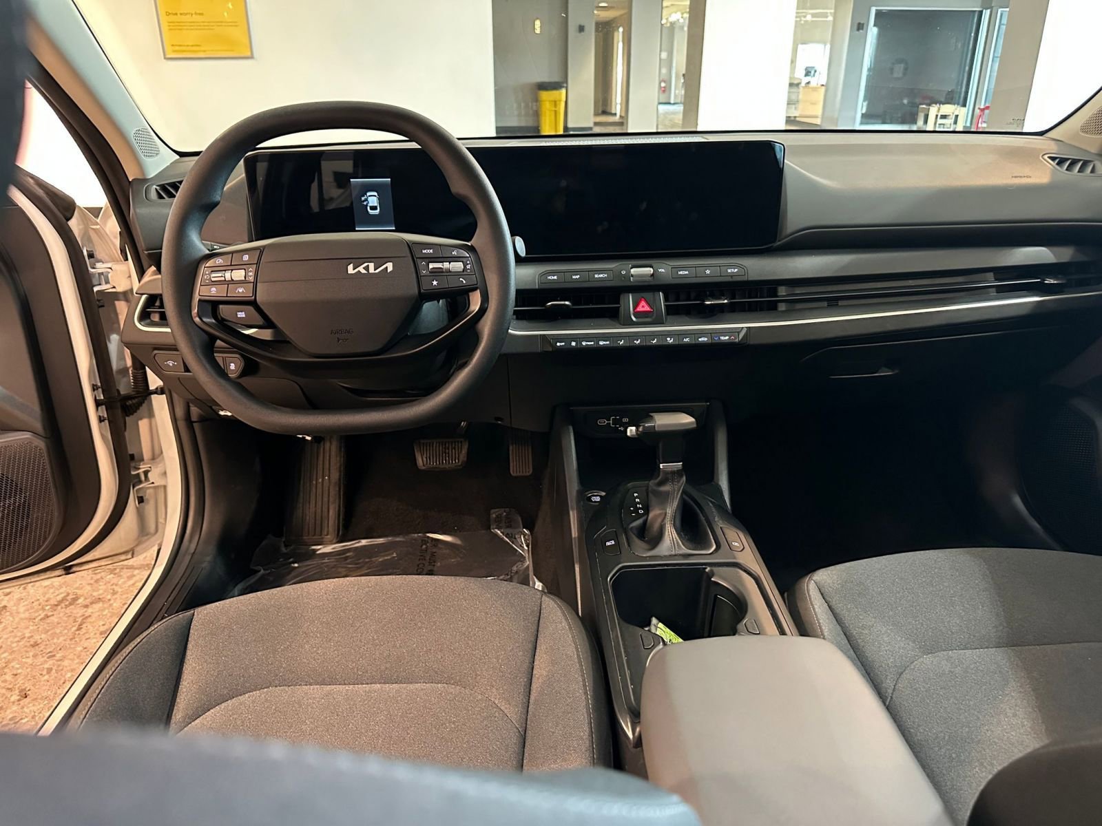 Used 2025 Kia K4 LXS image 33