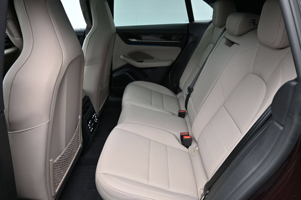 Certified 2025 Porsche Macan 4S Electric AWD/4WD image 7
