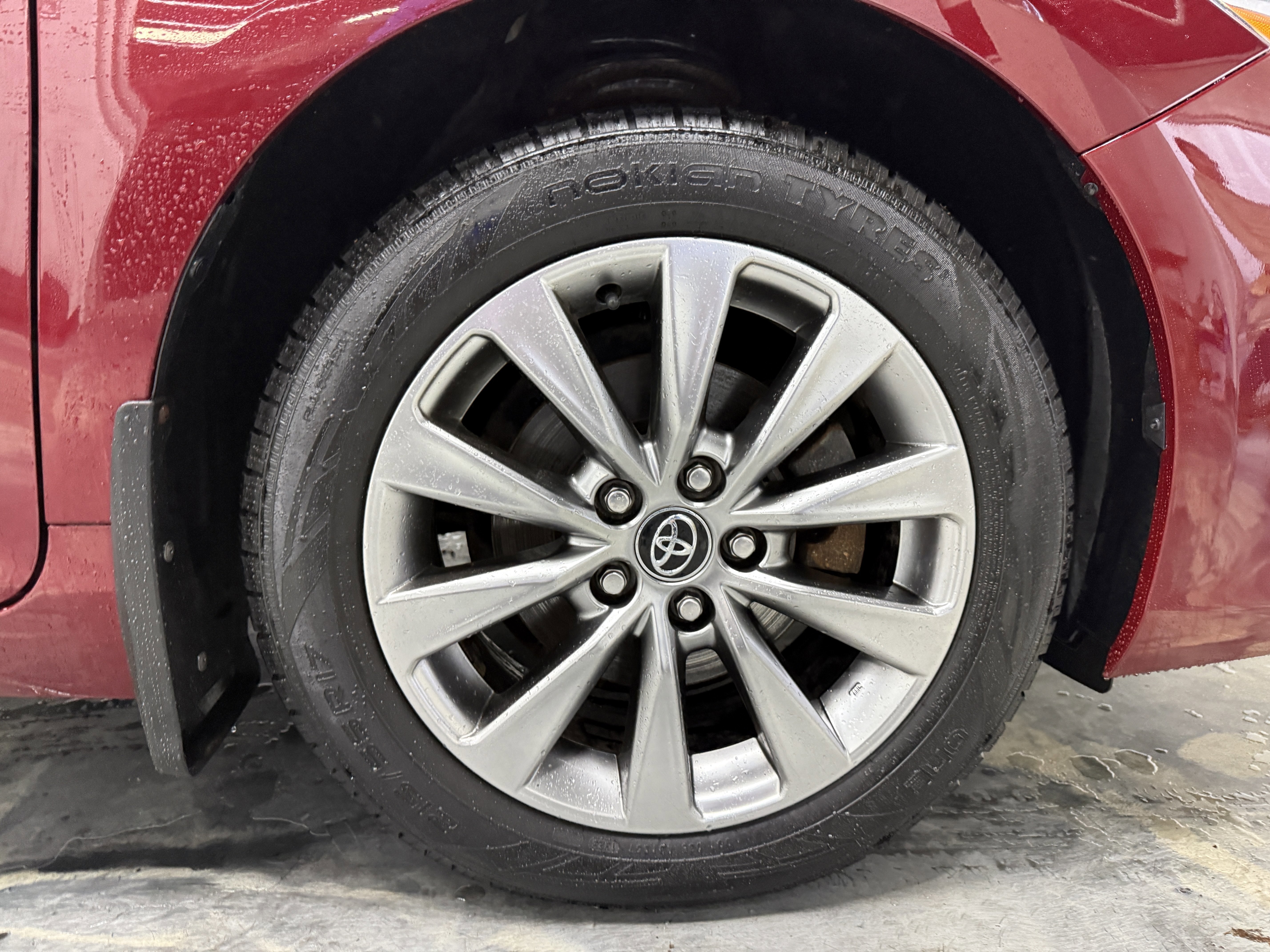 Used 2017 Toyota Camry XLE image 24