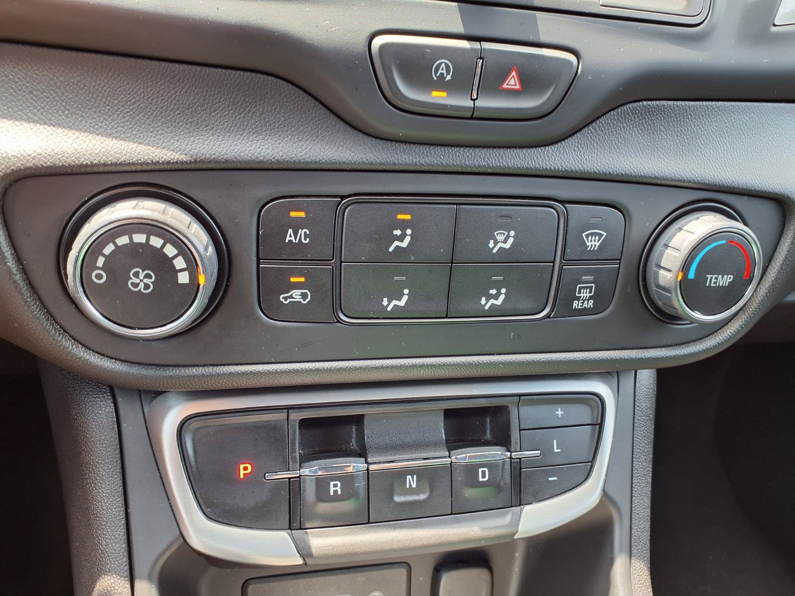 Used 2024 GMC Terrain SLE FWD image 8